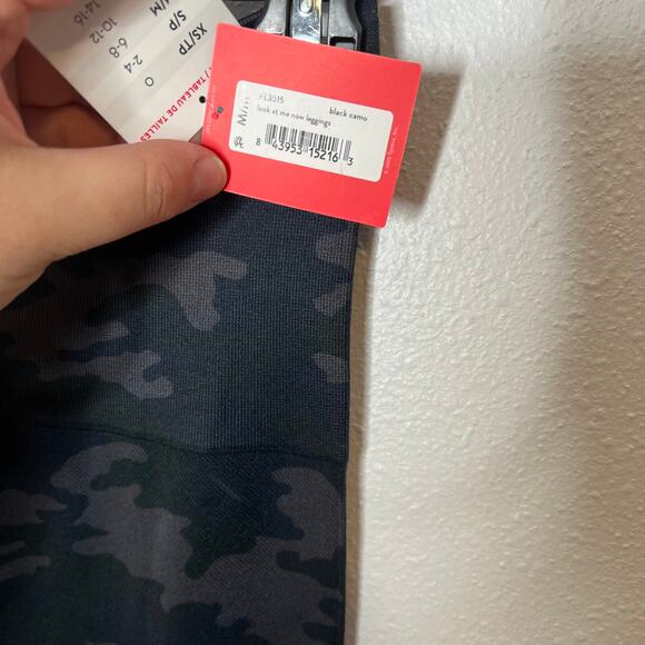 New Spanx Look At Me Now Seamless Leggings High Rise Black Camo Ankle Sz M - Picture 3 of 4